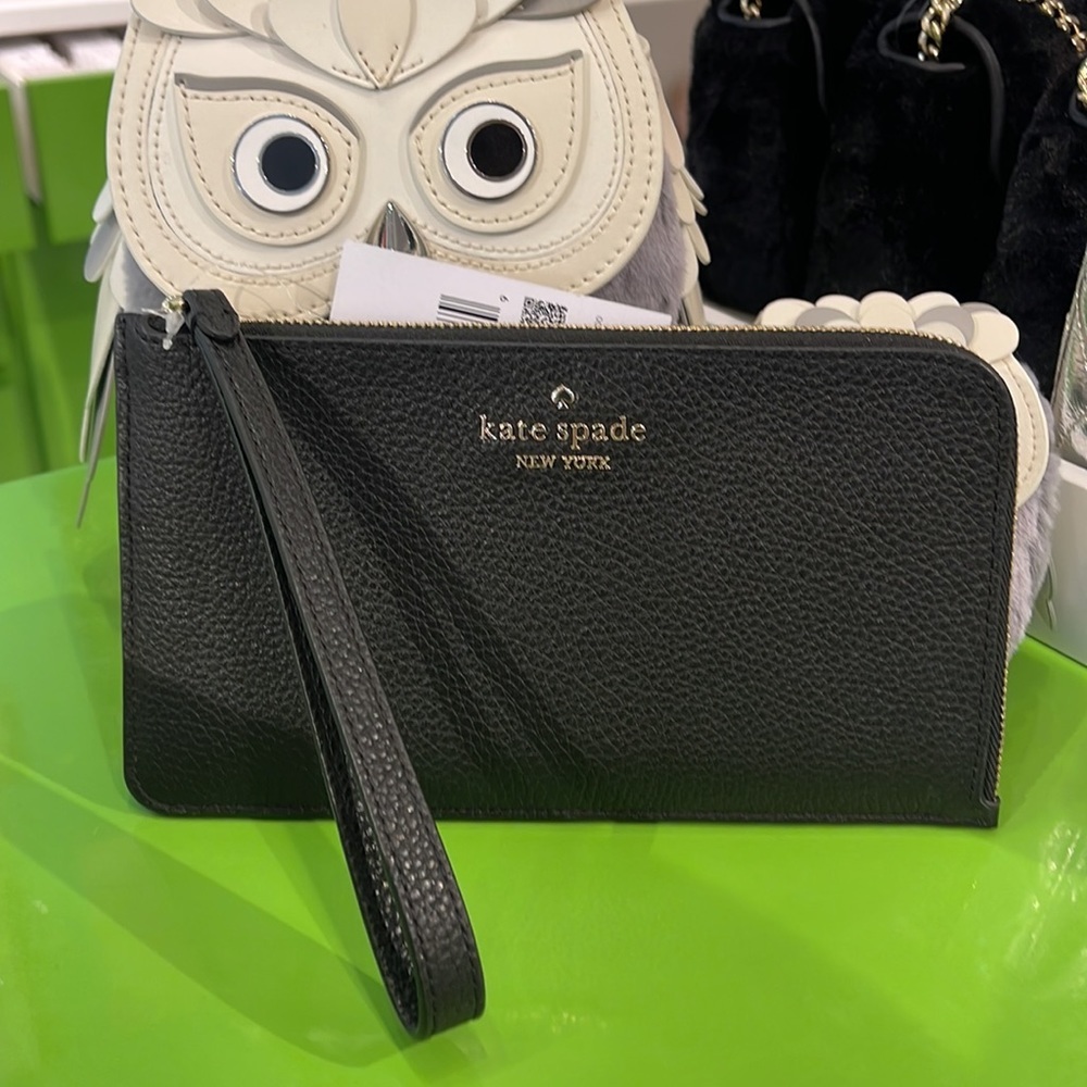 Kate Spade Medium Lucy L-Zip Wristlet Pebble Leather 
COLOR:
Black 
NWT - Picture 12 of 16